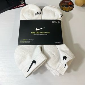 NIKE EVERYDAY PLUS COTTON CUSHIONED LOW DRI-FIT TECHNOLOGY/ LARGE SIZE